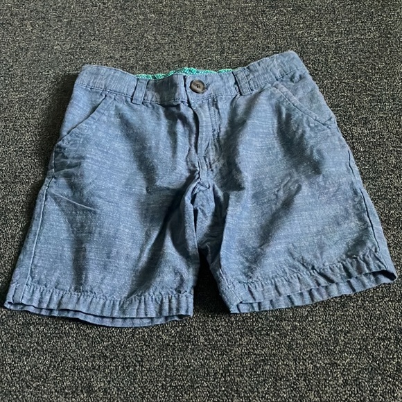 Bundle of shirts and shorts. - Picture 5 of 6